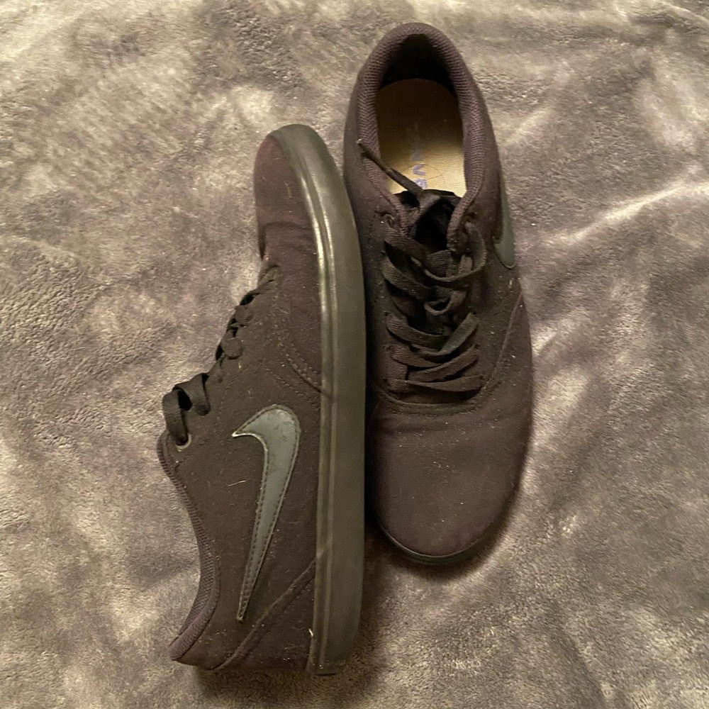 Converse men’s sneaker size 10.5